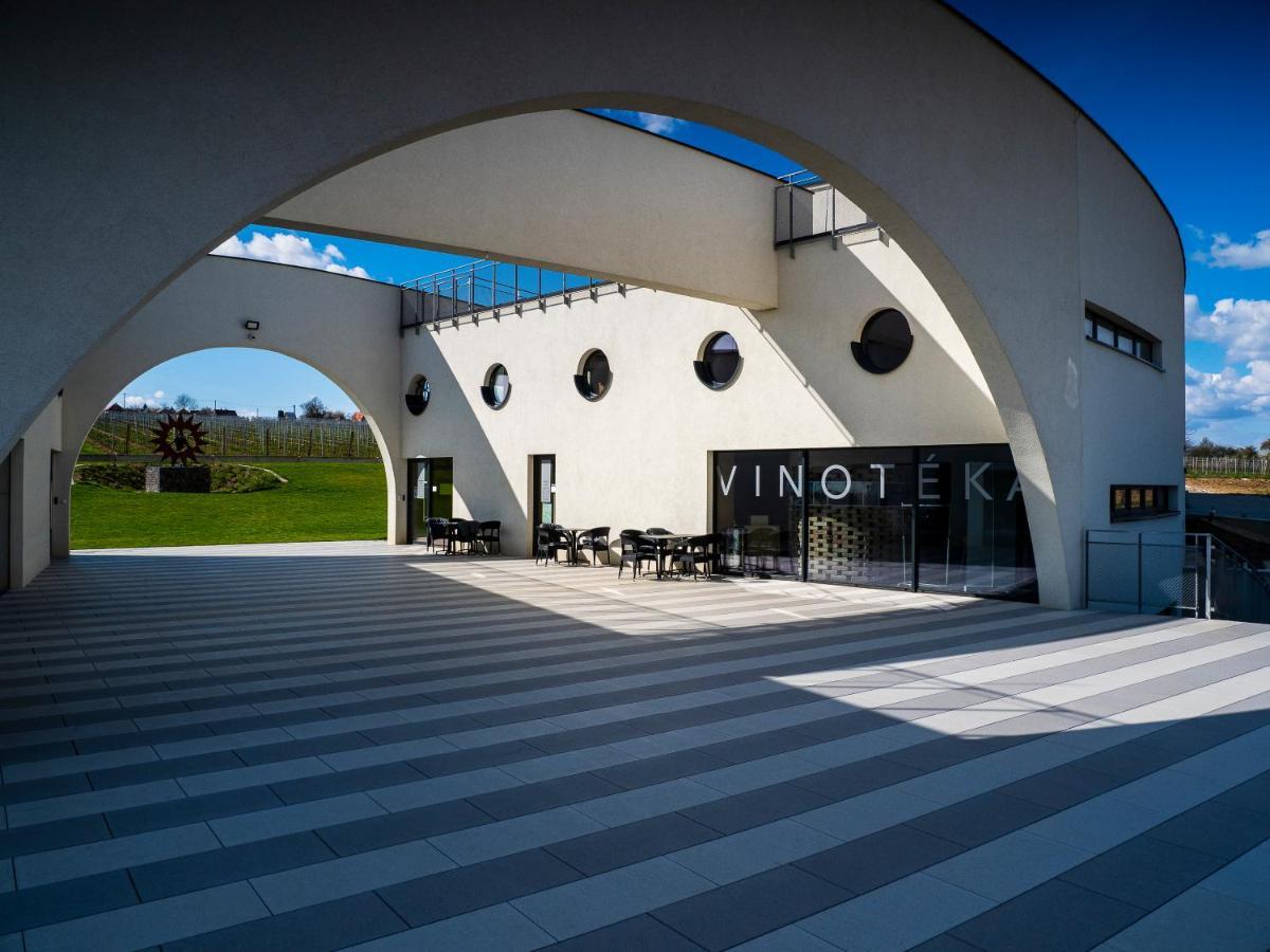 Vinarstvo Predium Vrable Hotel Екстериор снимка
