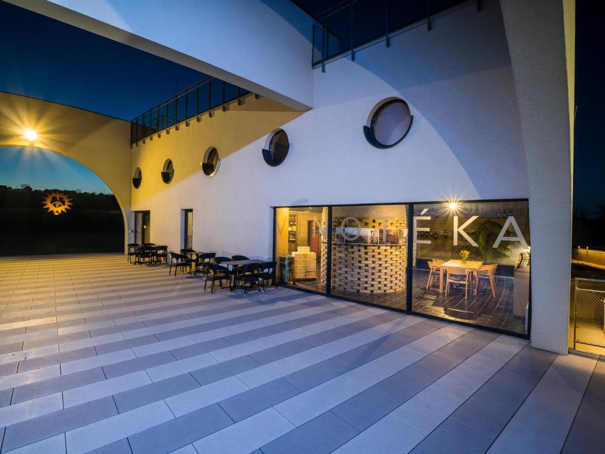 Vinarstvo Predium Vrable Hotel Екстериор снимка